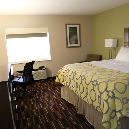 Baymont By Wyndham Plano Hotel Exterior photo