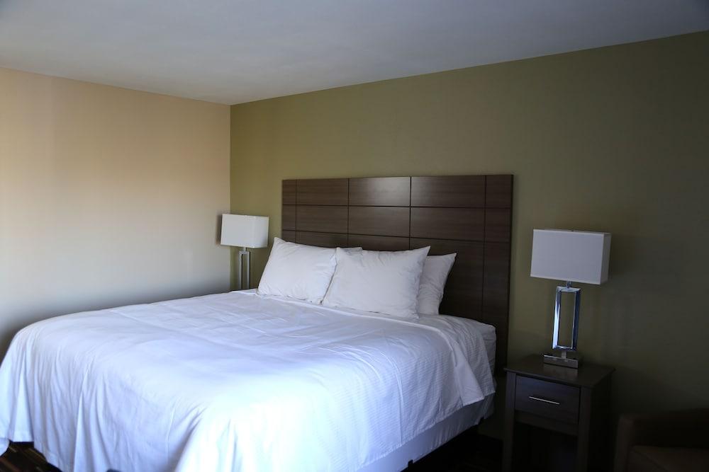 Baymont By Wyndham Plano Hotel Exterior photo
