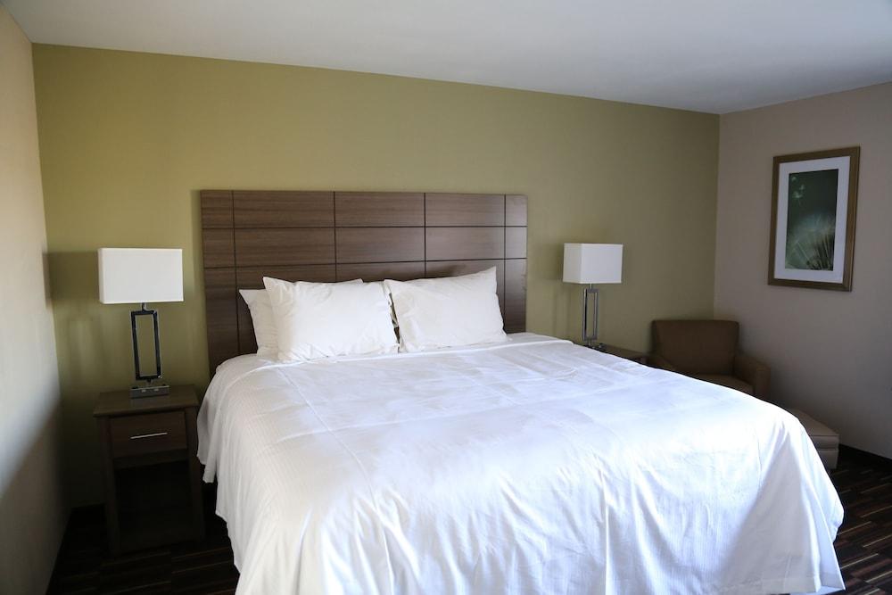 Baymont By Wyndham Plano Hotel Exterior photo