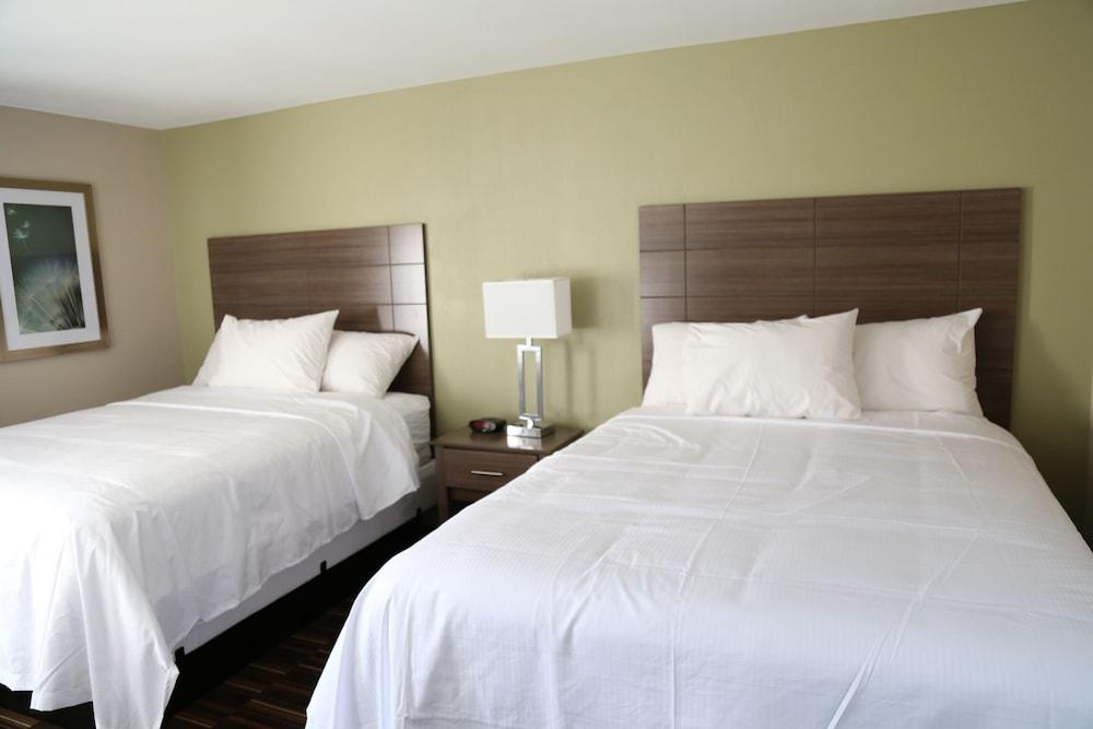 Baymont By Wyndham Plano Hotel Exterior photo