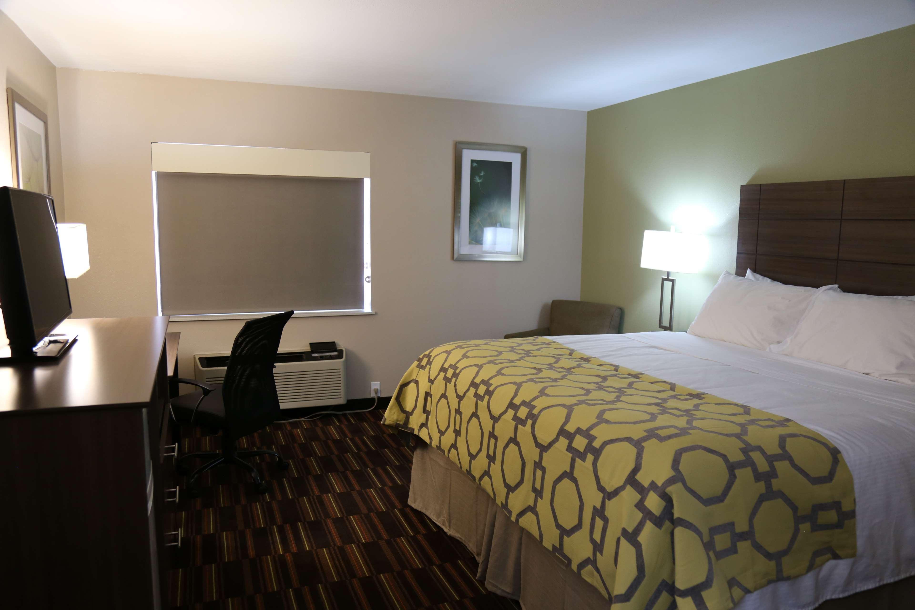 Baymont By Wyndham Plano Hotel Exterior photo