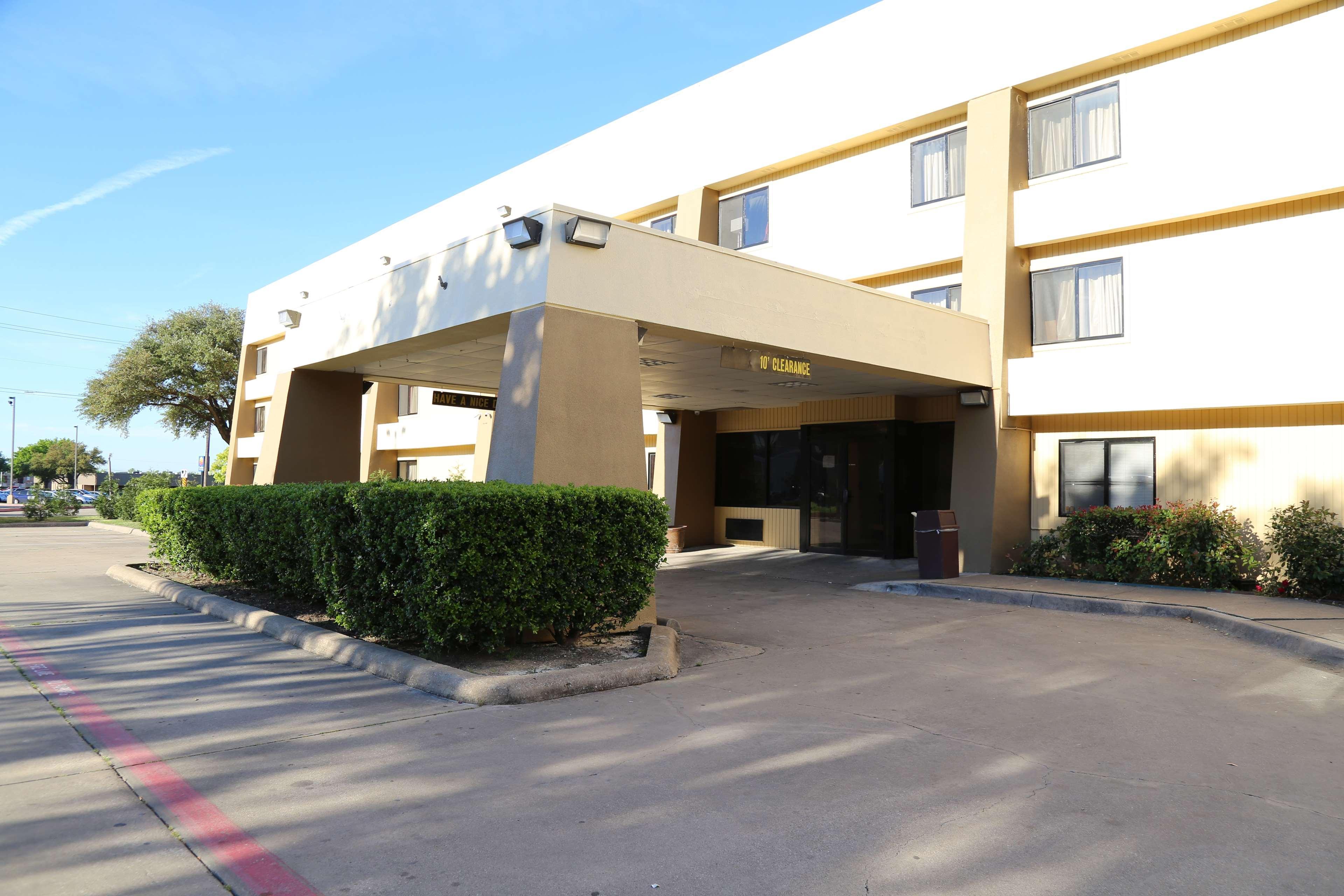 Baymont By Wyndham Plano Hotel Exterior photo