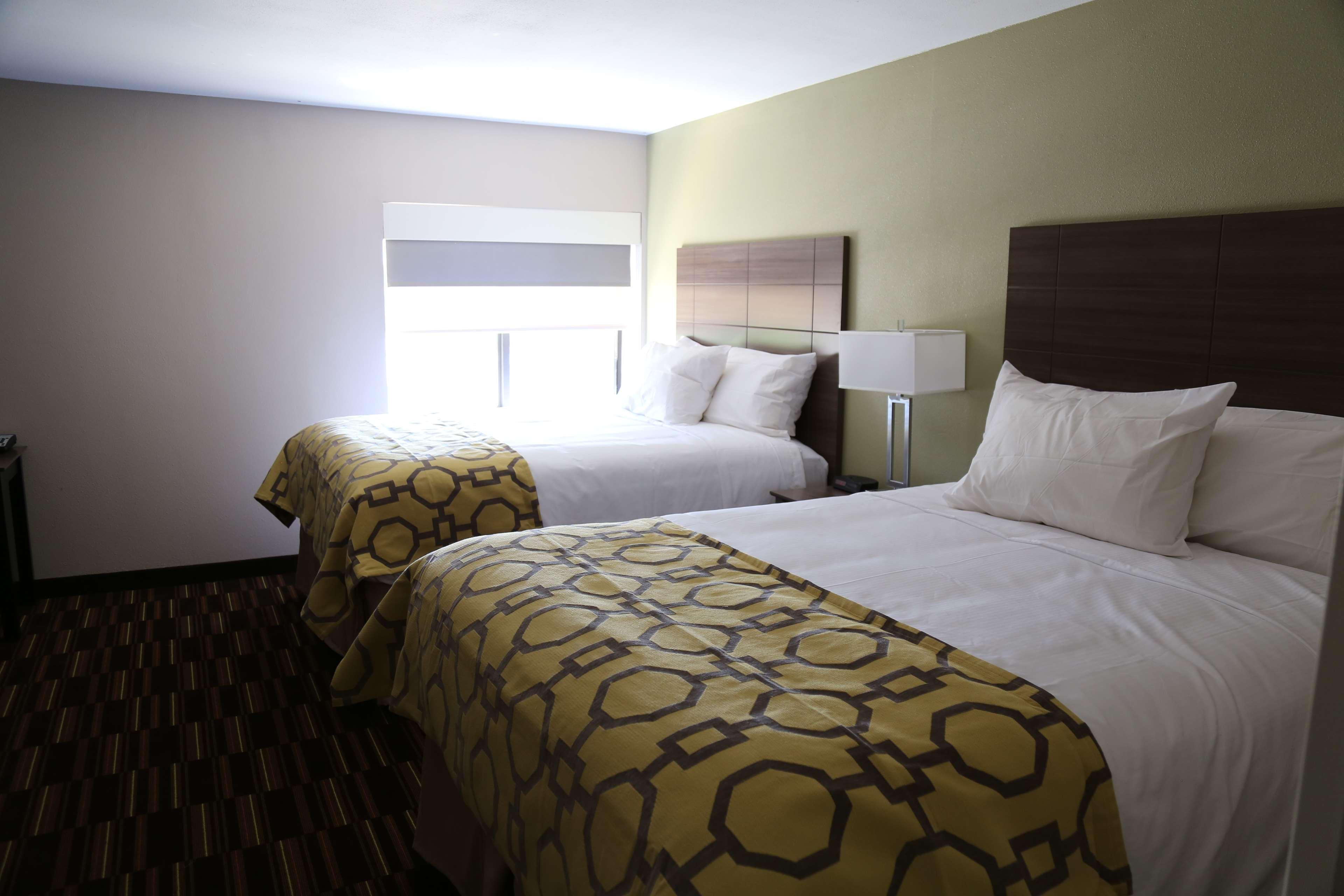 Baymont By Wyndham Plano Hotel Exterior photo