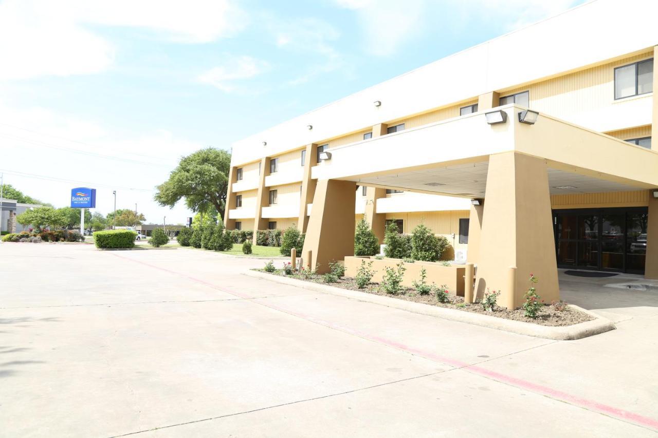 Baymont By Wyndham Plano Hotel Exterior photo