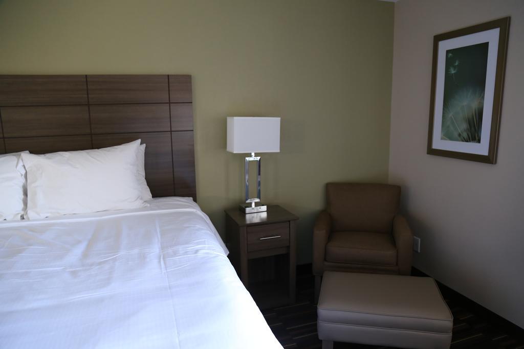 Baymont By Wyndham Plano Hotel Exterior photo