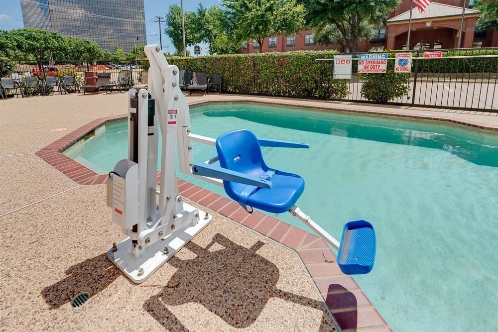 Baymont By Wyndham Plano Hotel Exterior photo