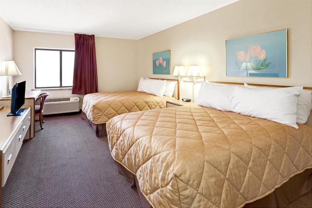 Baymont By Wyndham Plano Hotel Exterior photo