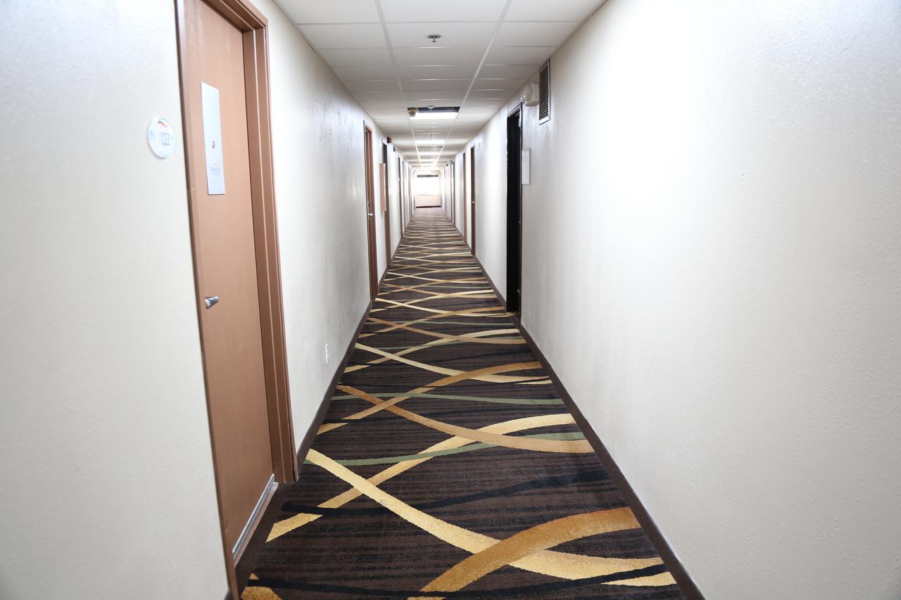 Baymont By Wyndham Plano Hotel Exterior photo