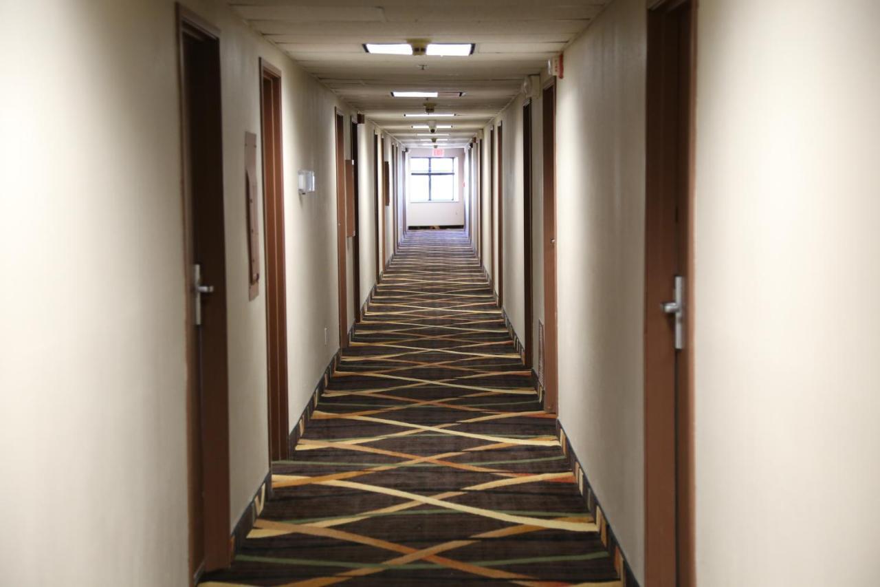 Baymont By Wyndham Plano Hotel Exterior photo